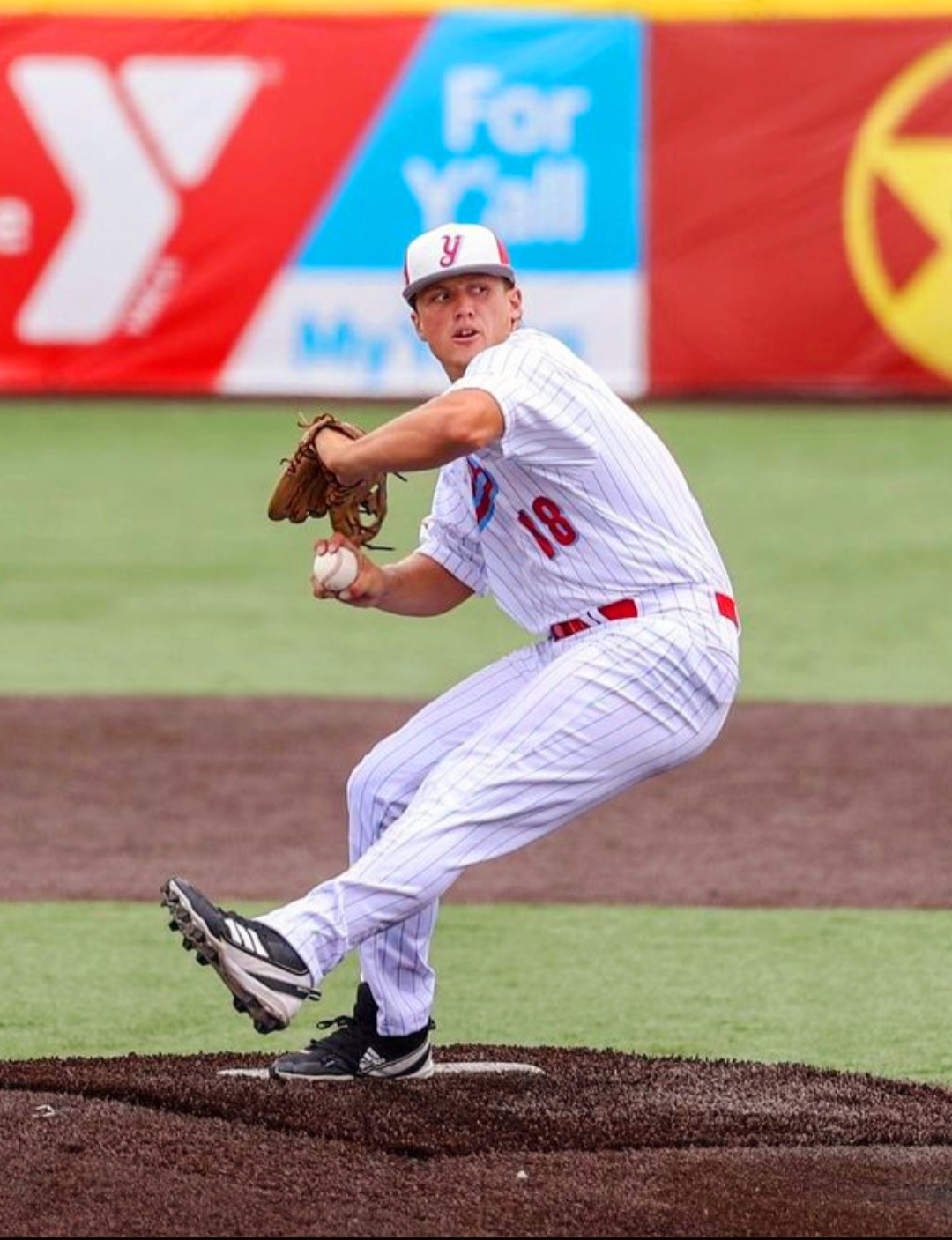 Jestin Jones pitching